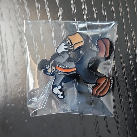 Disney Halloween Goofy Enamel Pin - Picture 3 of 3